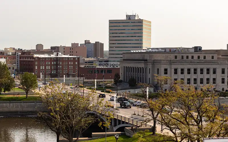 Bridge into Cedar Rapids city center 